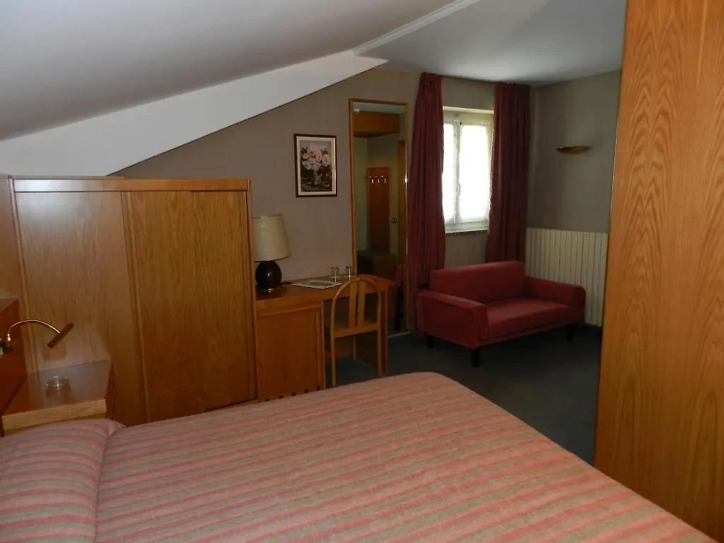 Hotel Emet 모데시모