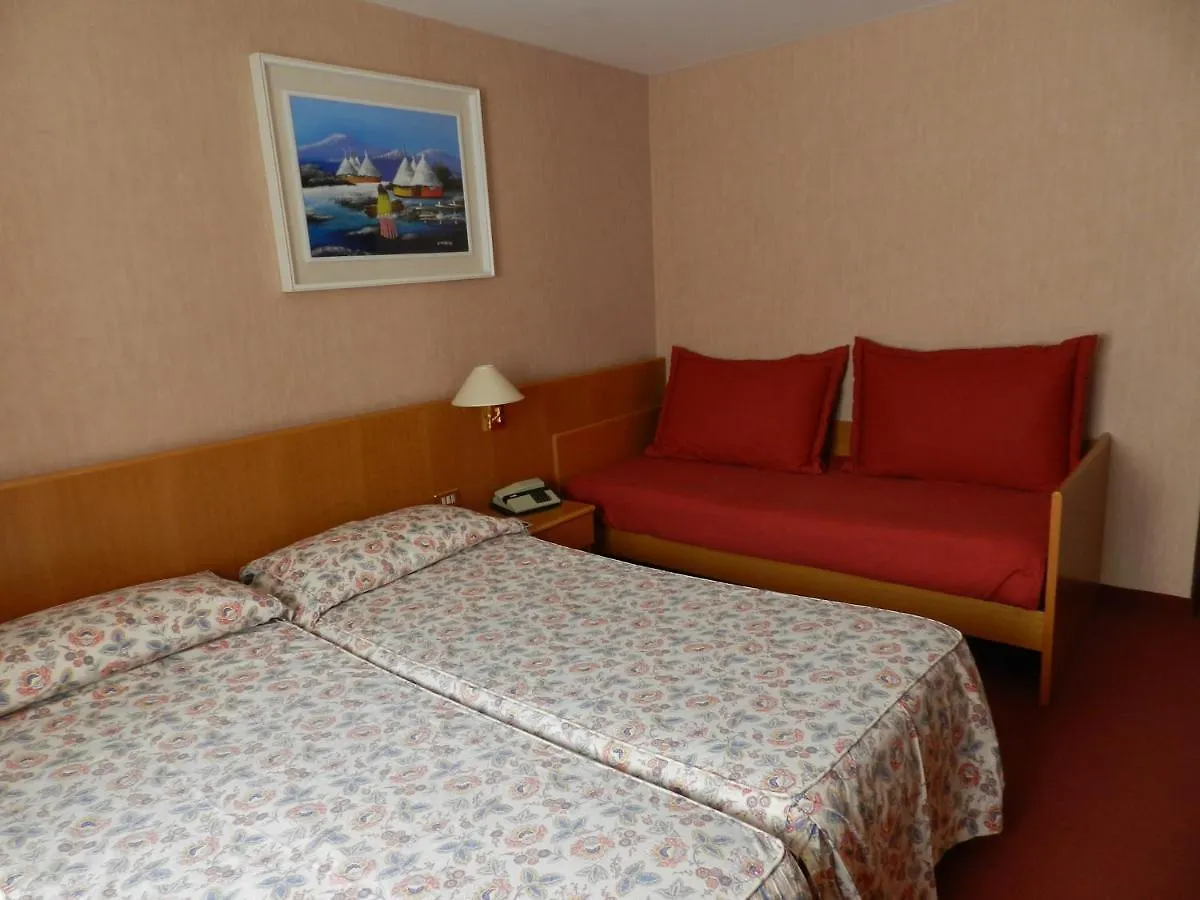 Hotel Emet 모데시모